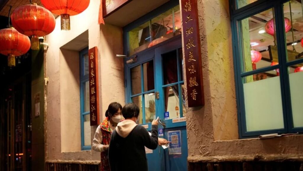 Chinese consumers wary of splurging after COVID-19 strictures fall
