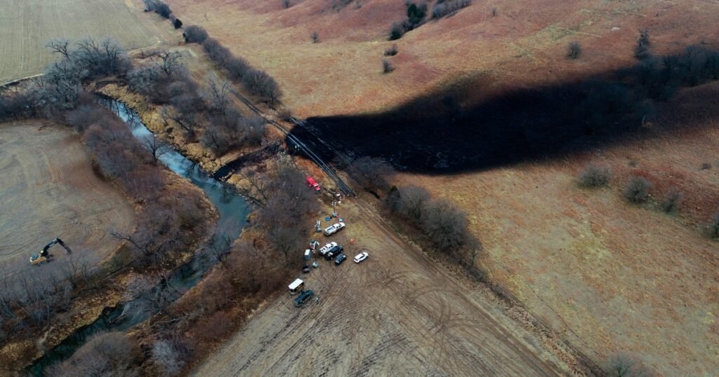 In Kansas, crews contain largest-yet breach of Keystone Pipeline