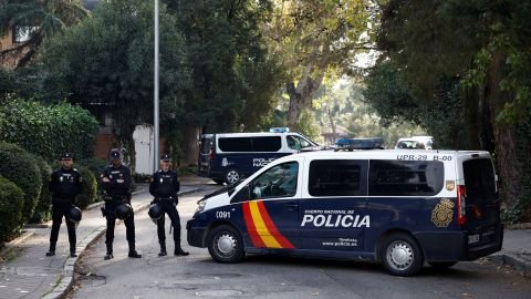 Police stand near the Ukrainian embassy in Madrid after a letter bomb explosion on November 30, 2022.