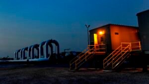 Keystone Pipeline shuts down after oil leak, halting flow of 600,000 barrels a day