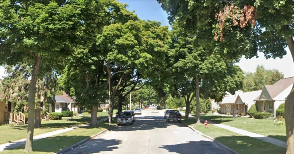 Postal worker fatally shot while on duty in Milwaukee