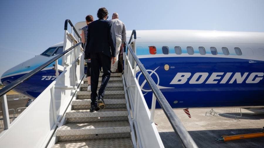 Airlines feel squeeze as plane leasing groups raise rents