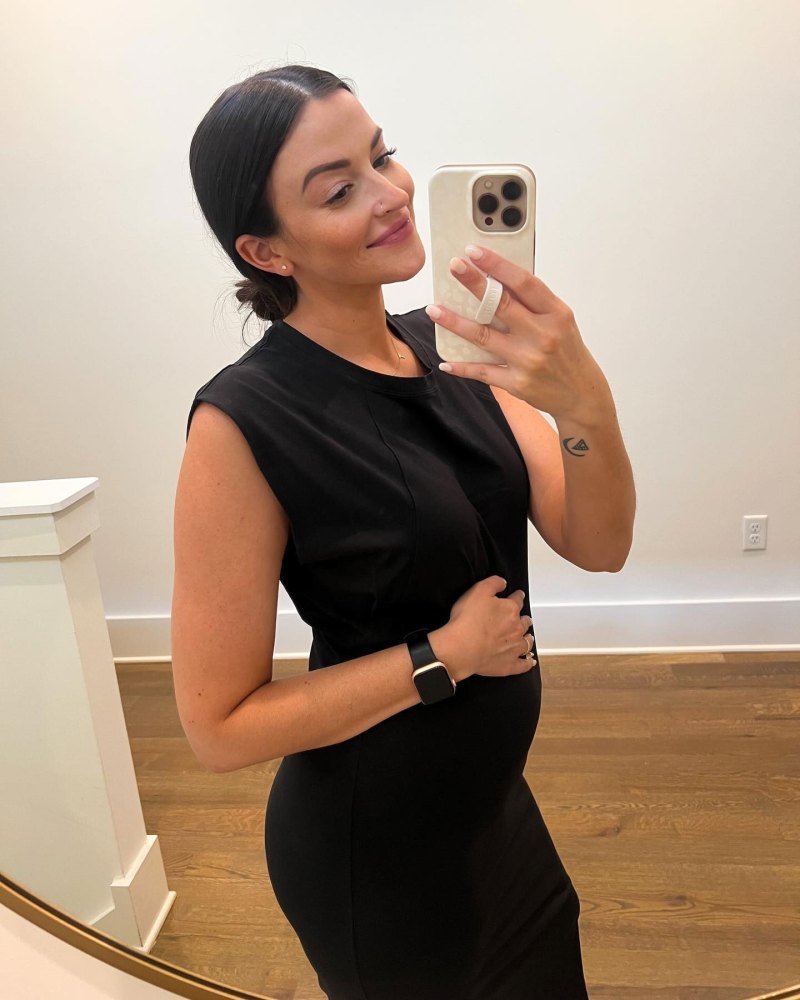 Bachelor Nation's Tia Booth Reveals Sex of 1st Child With Fiance Taylor Mock