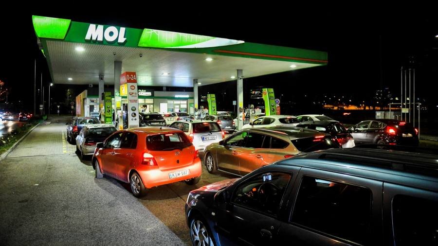 Hungary scraps fuel price cap after drop in imports curbs supply
