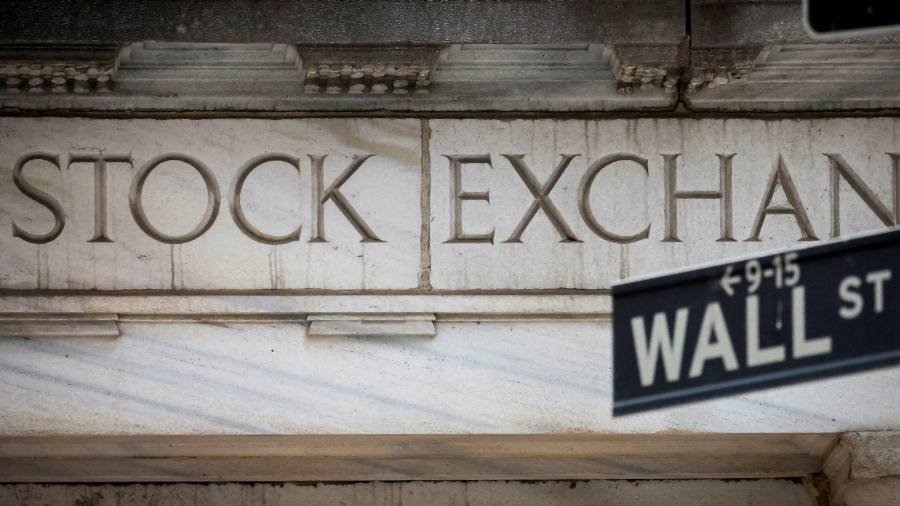 US stocks nudge higher as investors fret over economic slowdown