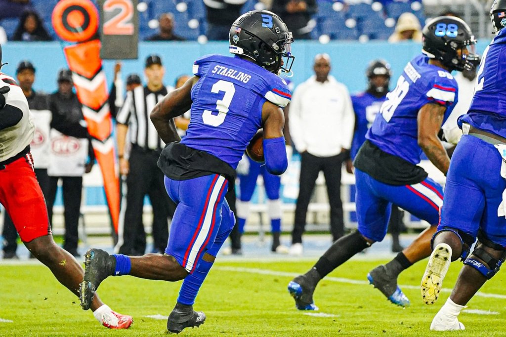 Tennessee State RB Devon Starling carries the football.