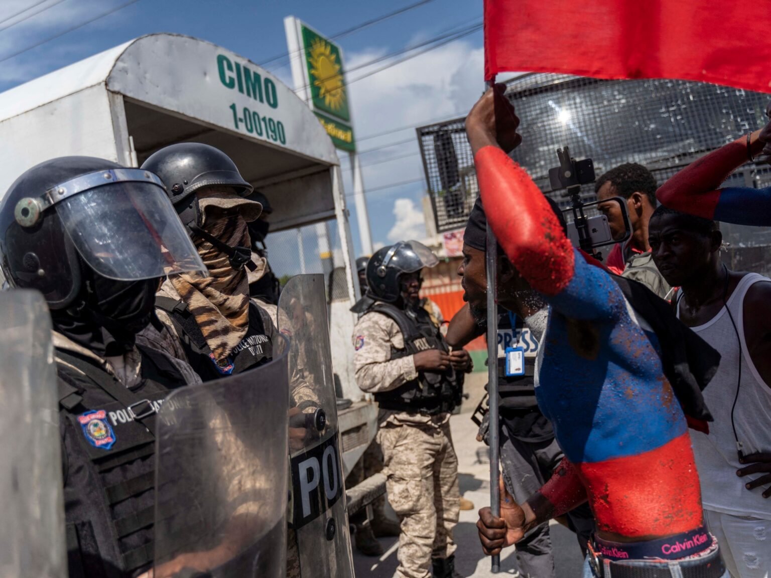 Canada to send armoured vehicles to Haitian government