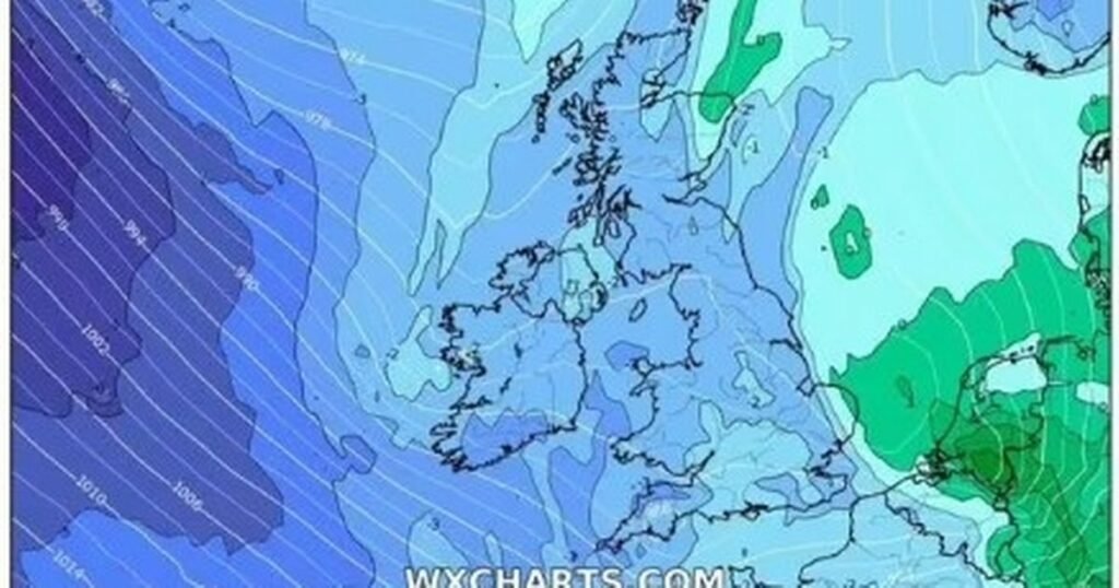 Snow, heavy rain and 70mph gale force winds to blast Britain in washout weekend