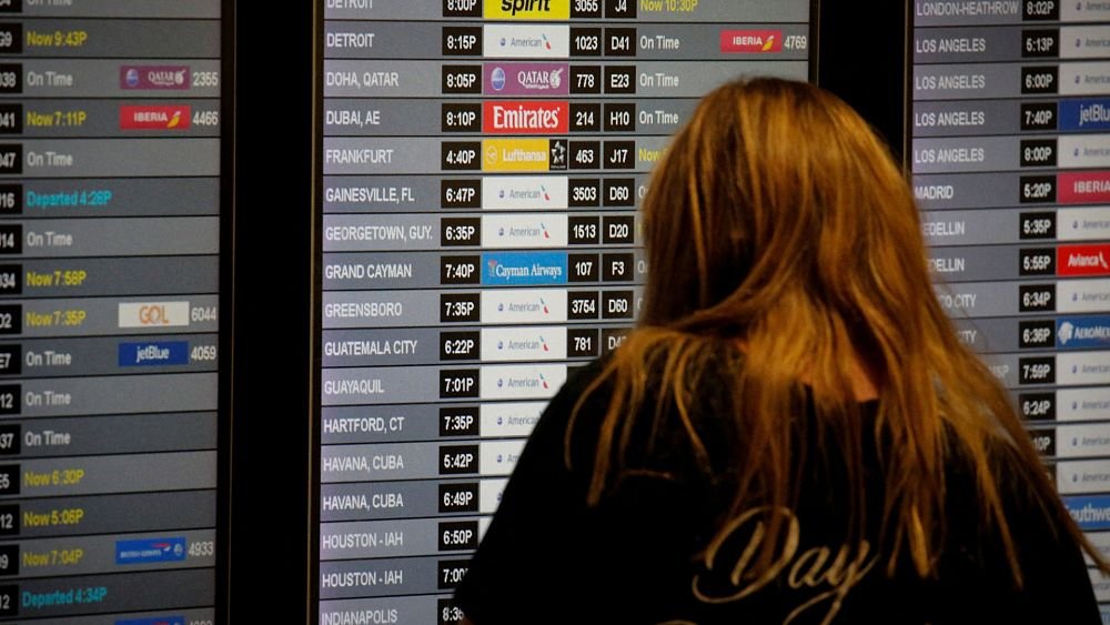 Hundreds of US flights delayed following major computer system failure