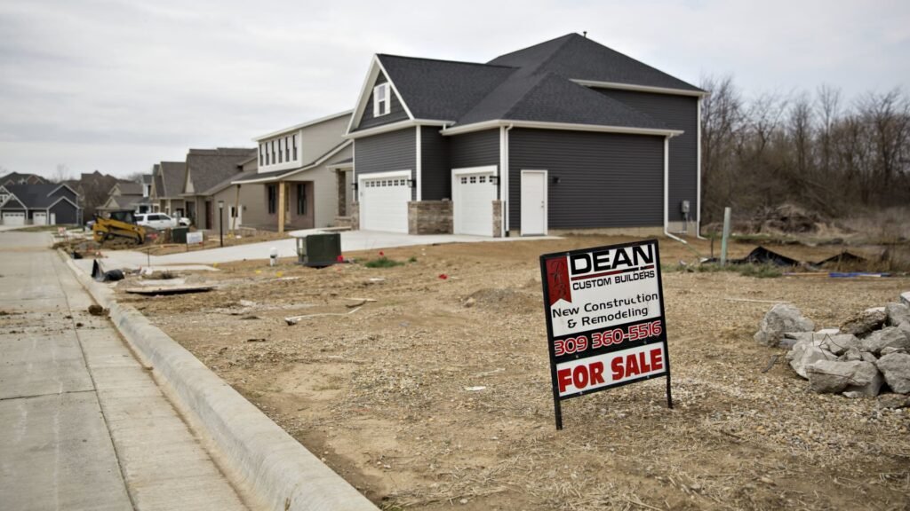 Mortgage demand plunges 13.2% to end 2022, as interest rates head higher again