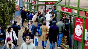 Holiday sales fall short of expectations, set stage for tougher 2023 for retailers