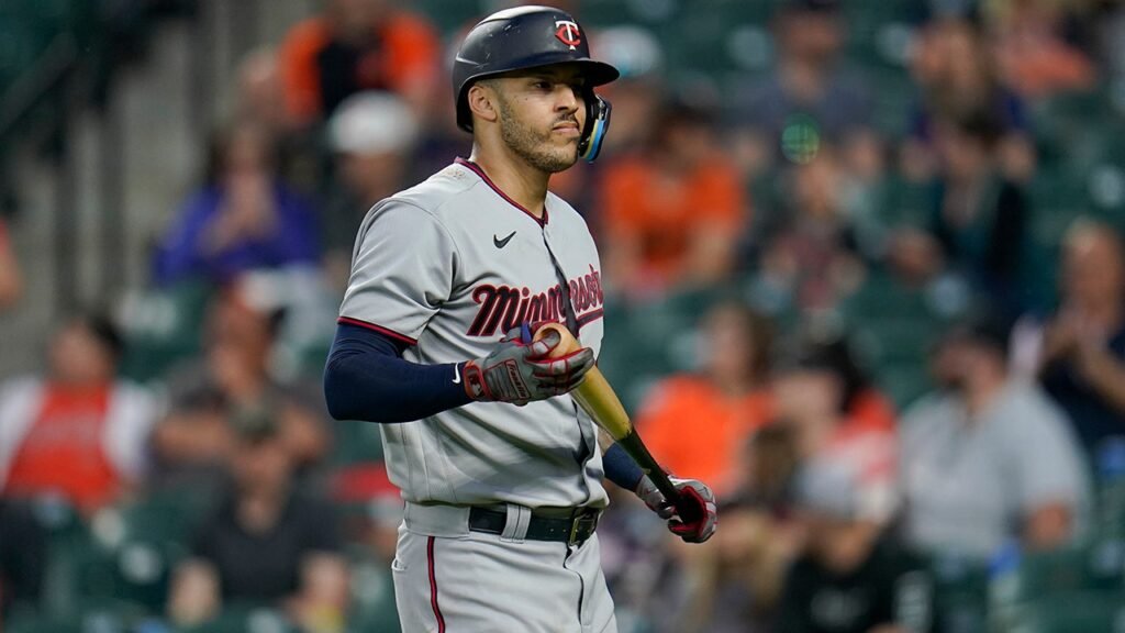 Carlos Correa’s camp contacting other teams as Mets contract holdup continues: report