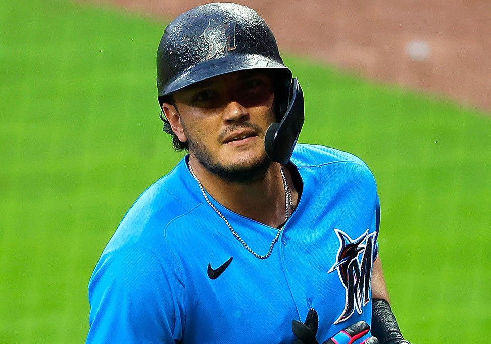 Marlins trade shortstop Miguel Rojas to Dodgers for prospect