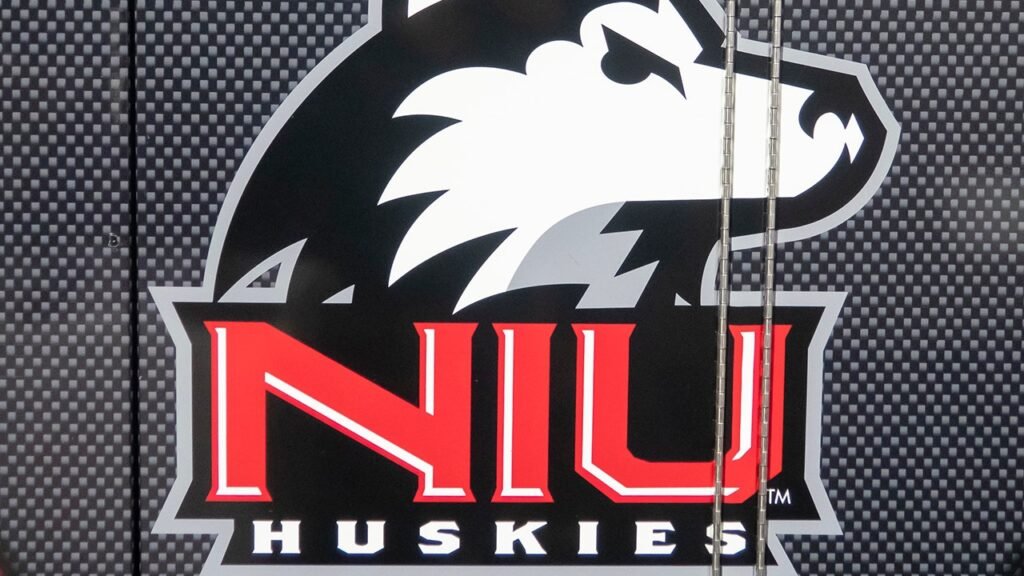 Northern Illinois’ Kaleb Thornton makes layup with sneaker in hand