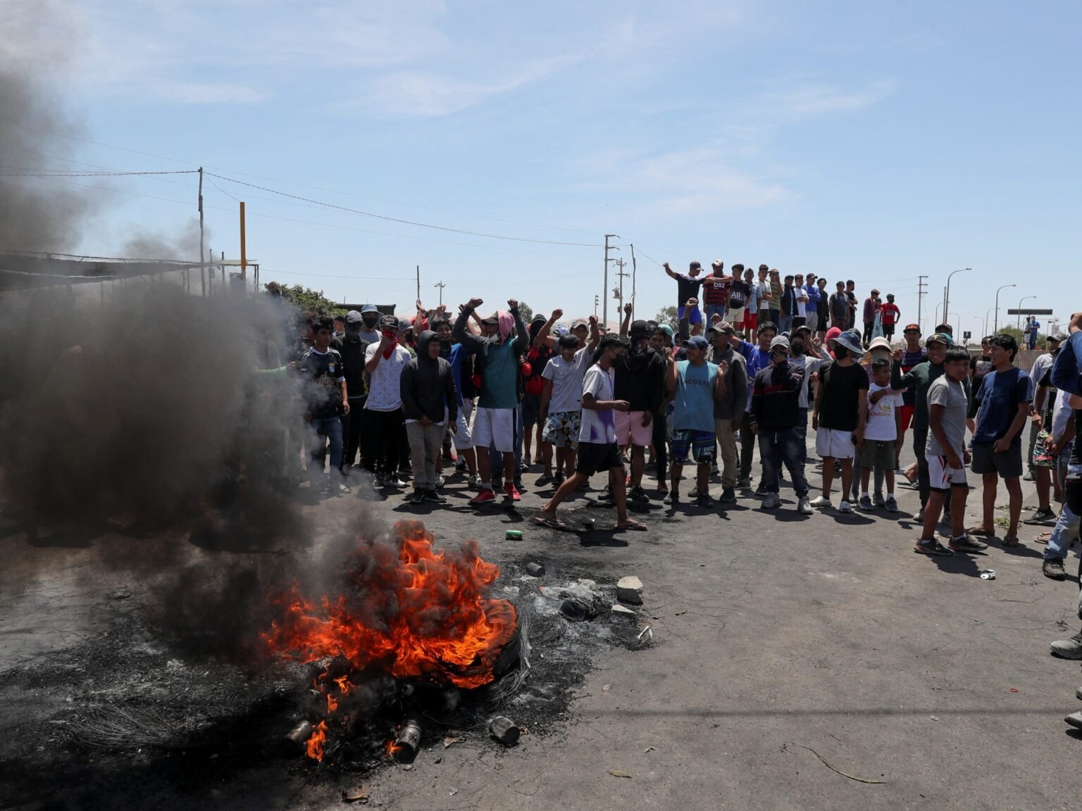 Peru anti-government protesters clash with police in Puno
