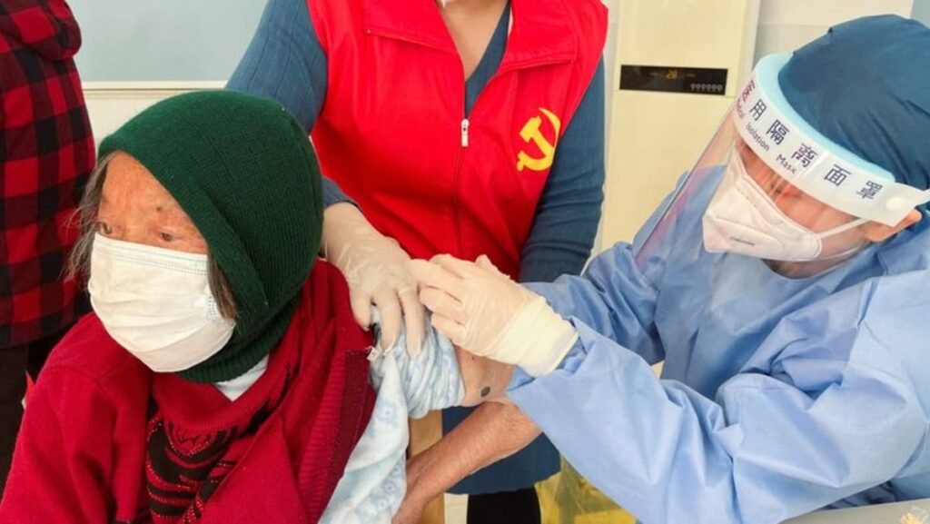 Chinese fret over infecting elderly as holidays prompt COVID-19 warnings