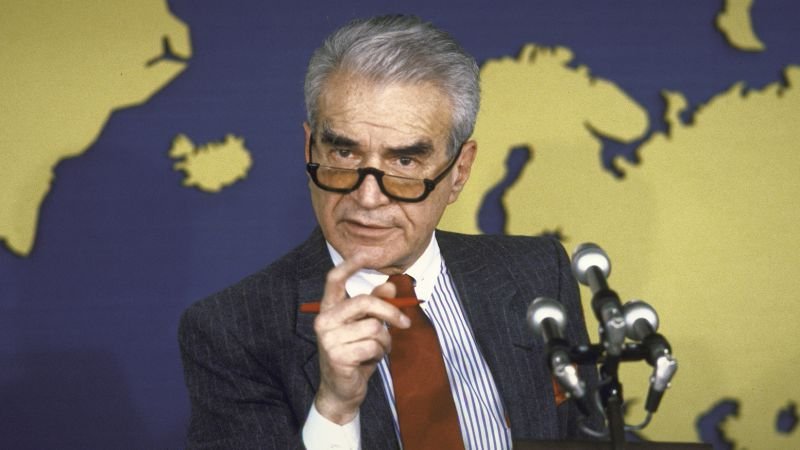 Bernard Kalb, founding CNN ‘Reliable Sources’ anchor, dies at 100
