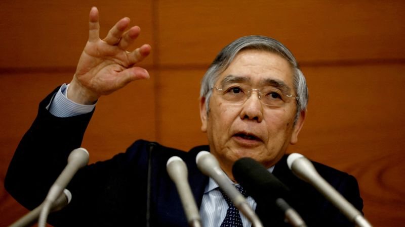 Yen falls after Bank of Japan stands pat on ultra-easy policy