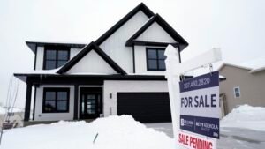 Pending home sales increased last month for the first time since May