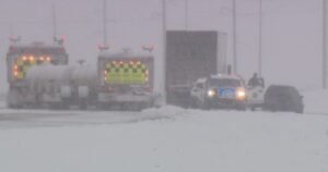 Calgary police warn of winter driving conditions as collisions close roadways