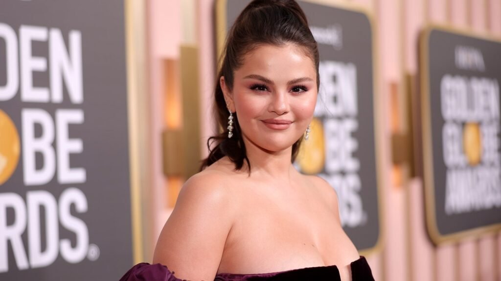 Selena Gomez’s High Ponytail Is a Red Carpet Win at the Golden Globes
