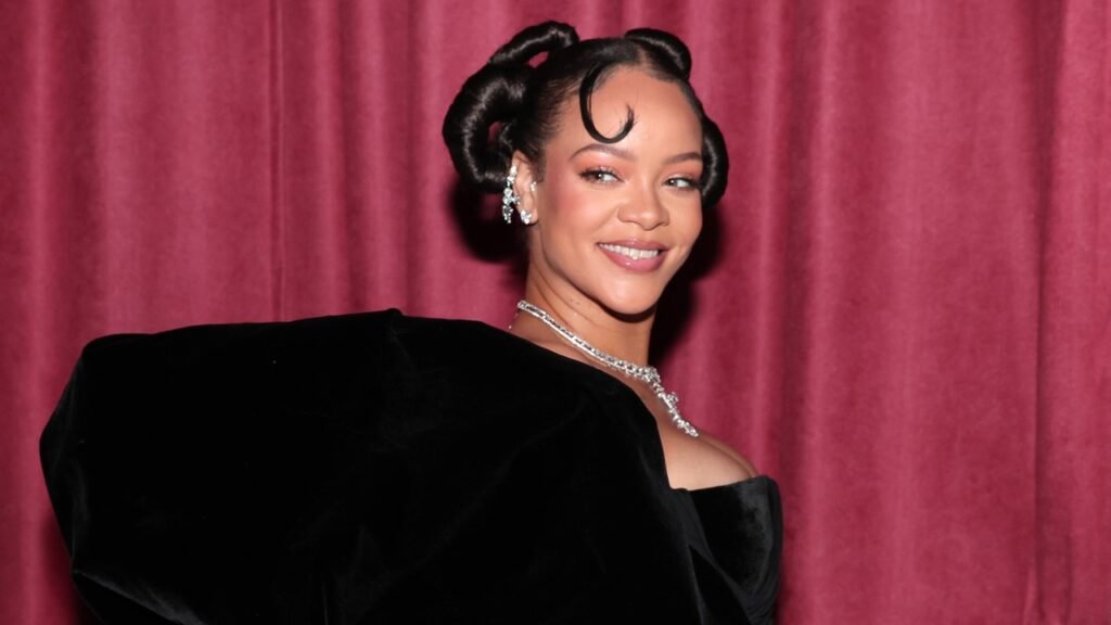 All the Details Behind Rihanna’s “Princess-Leia-Meets-Hollywood-Meets-Wakanda” Updo for the Golden Globes