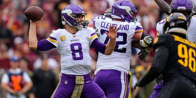 Minnesota Vikings quarterback Kirk Cousins (8) throws the ball against during the first half of an NFL football game against the Washington Commanders, Sunday, Nov. 6, 2022, in Landover, Md.