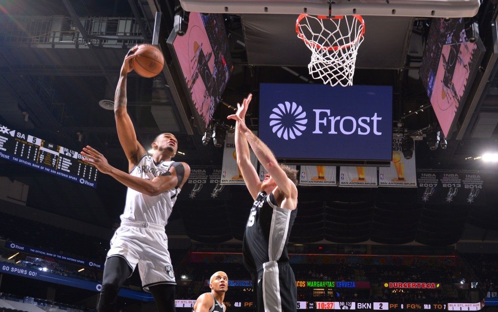 Nic Claxton, who scored 15 points, goes up for a shot during the Nets' 106-98 loss to the Spurs.