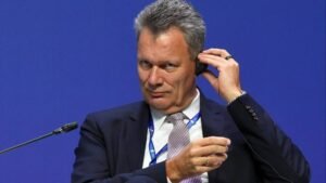Uniper chief to step down after German government bailout