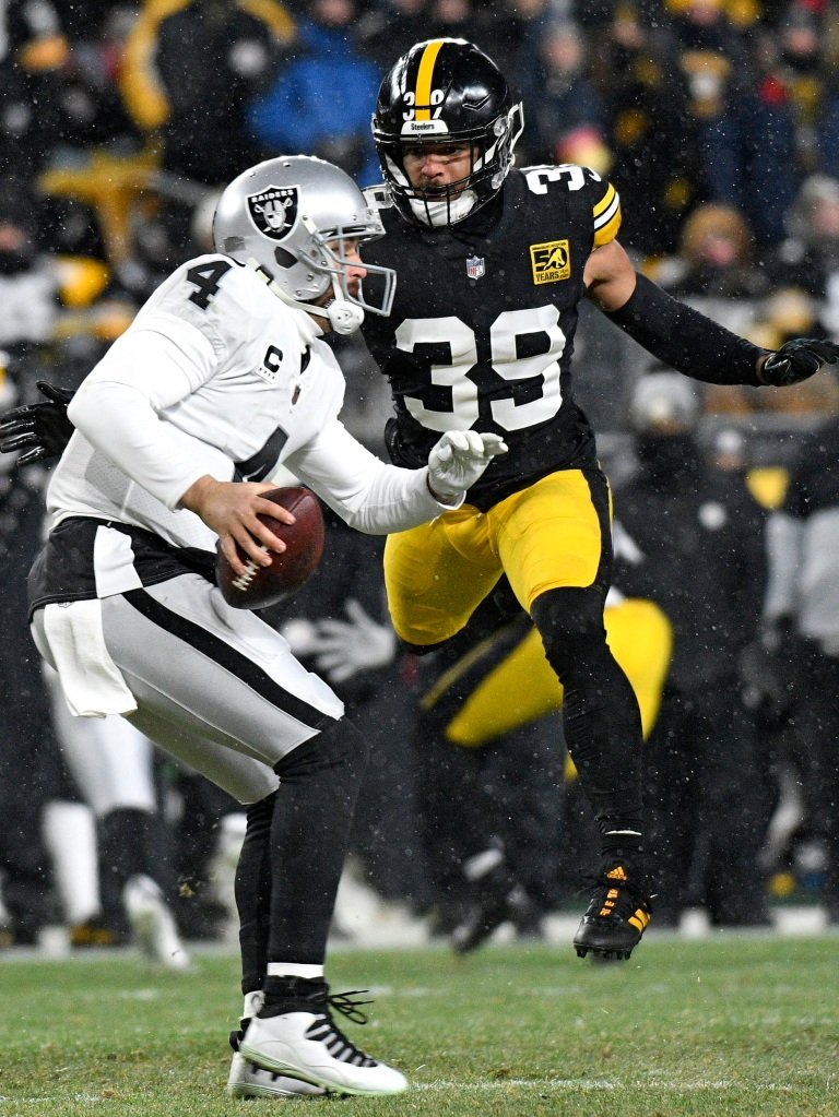 Derek Carr in his last Raiders start against the Steelers.