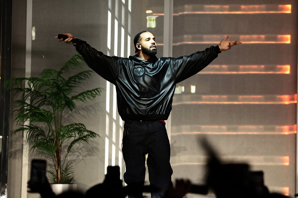 Drake performed at the Apollo.
