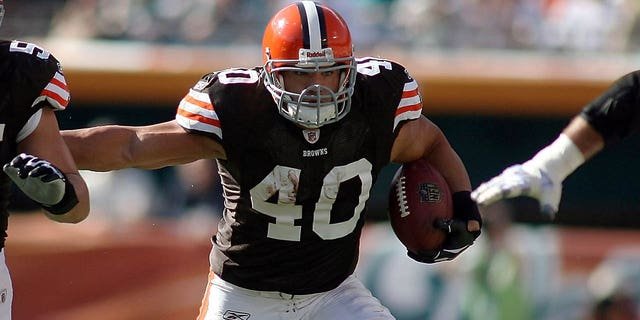 Running back Peyton Hillis #40 of the Cleveland Browns carries against the Miami Dolphins at Sun Life Stadium on December 5, 2010, in Miami, Florida. Cleveland defeated Miami 13-10.
