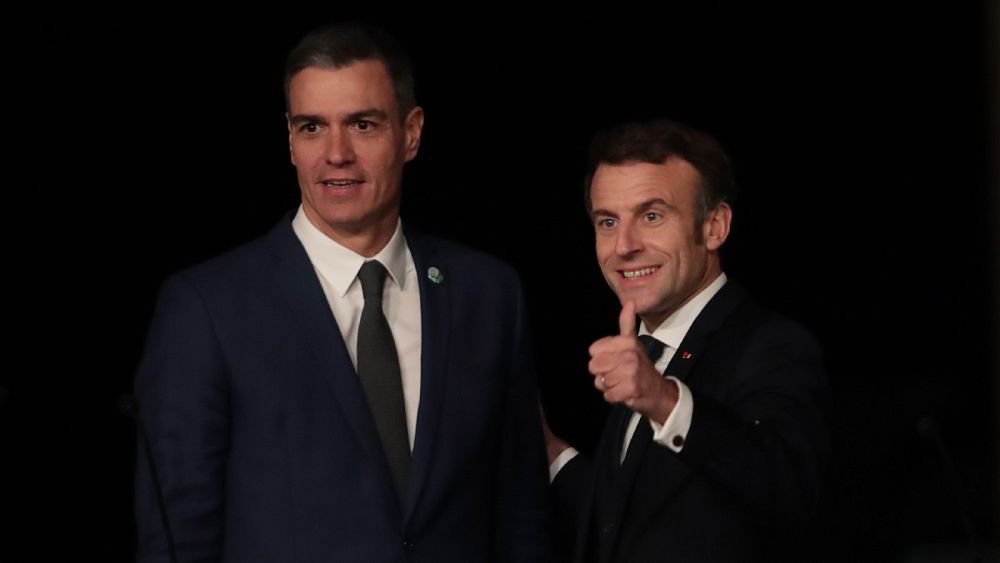 ‘Politically close’ Macron and Sánchez hope for diplomatic reset at Barcelona summit