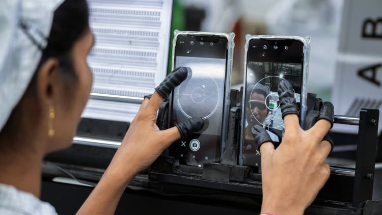 How China came to dominate the U.S. in smartphone manufacturing