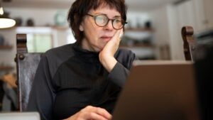 Annuity sales hit record last year, eclipsing sales during 2008 financial crisis amid fear, higher rates