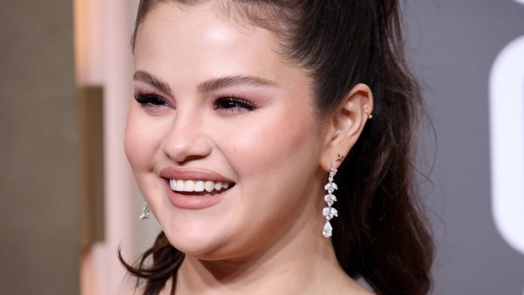 Selena Gomez Goes Totally Make-Up Free in New Photos