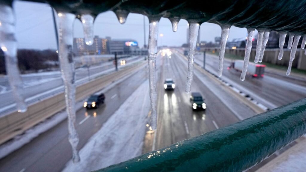 Texas sees further loss of power, lives as winter storm rages on