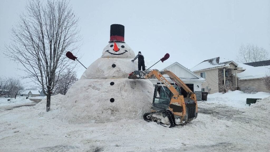 Minnesota family’s giant 30-foot snowman brings community together: ‘People love him as much as we do’