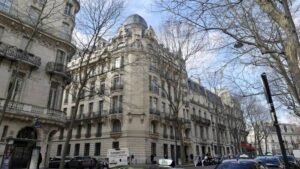 Rothschilds talks to wealthy French families on taking stakes in investment bank