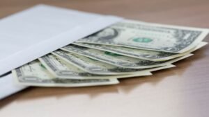 Is the ‘100 envelope challenge’ a smart money move?