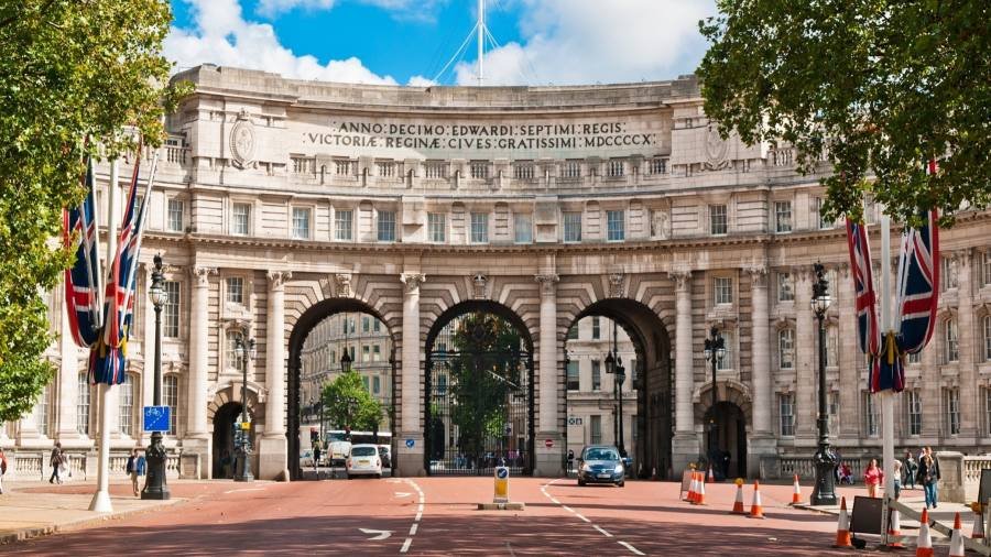 Register of UK property held offshore lists 40 owners under sanctions