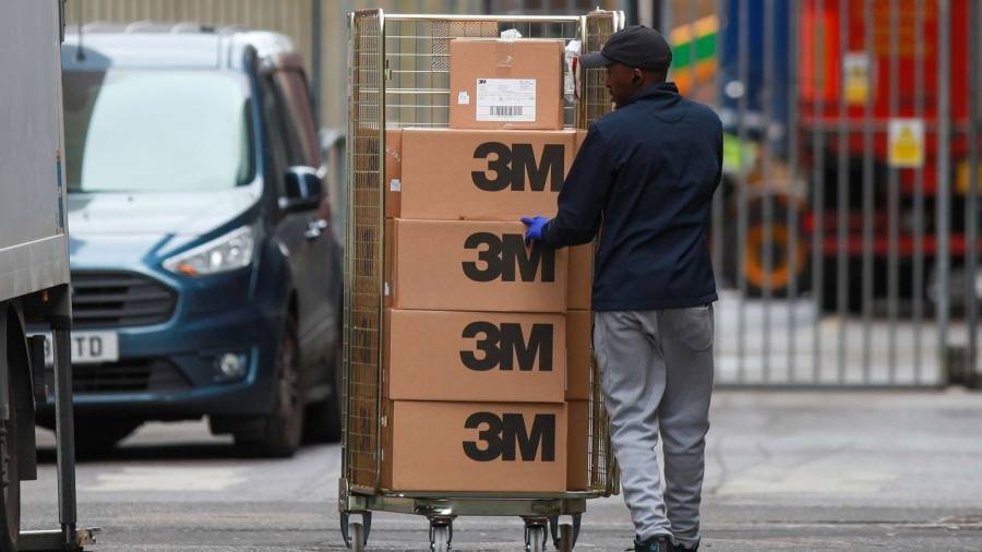 Top 3M shareholder fires warning shot at chief executive