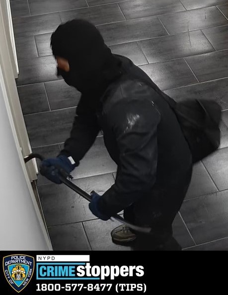 A thief is seen using a crowbar to enter the Staten Island watch store. 