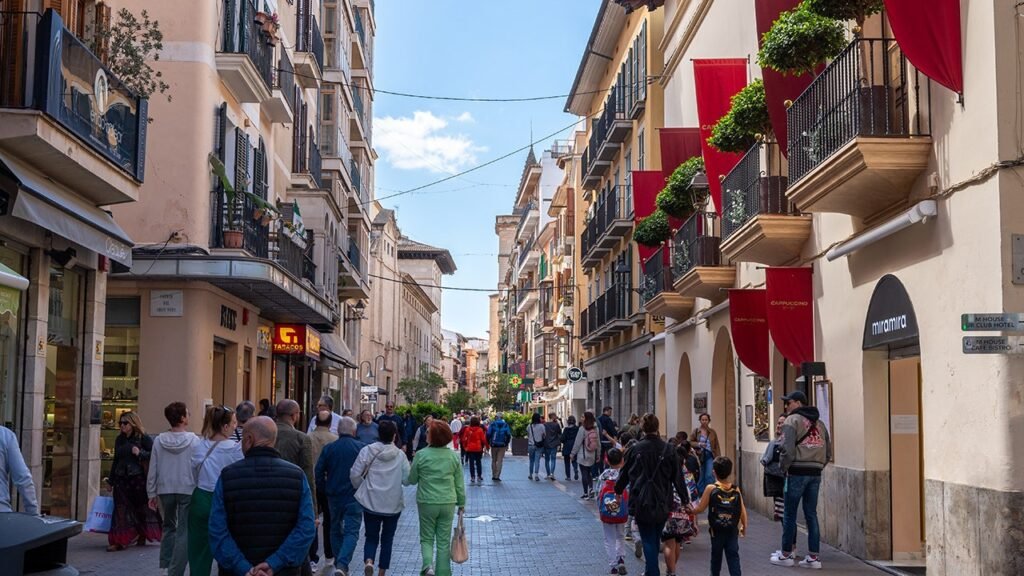 Pickpocketing on the Rise in Mallorca as Tourist Numbers Surge
